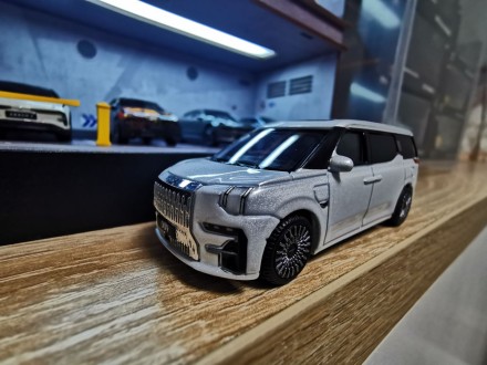 Модель автомобиля Zeekr 009, 1:43, белый