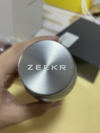 Чрезвычайно легкий термос Zeekr 500мл. 